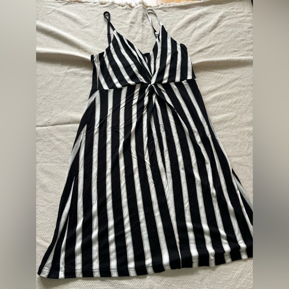 H&M Dresses & Skirts - H&M Dress